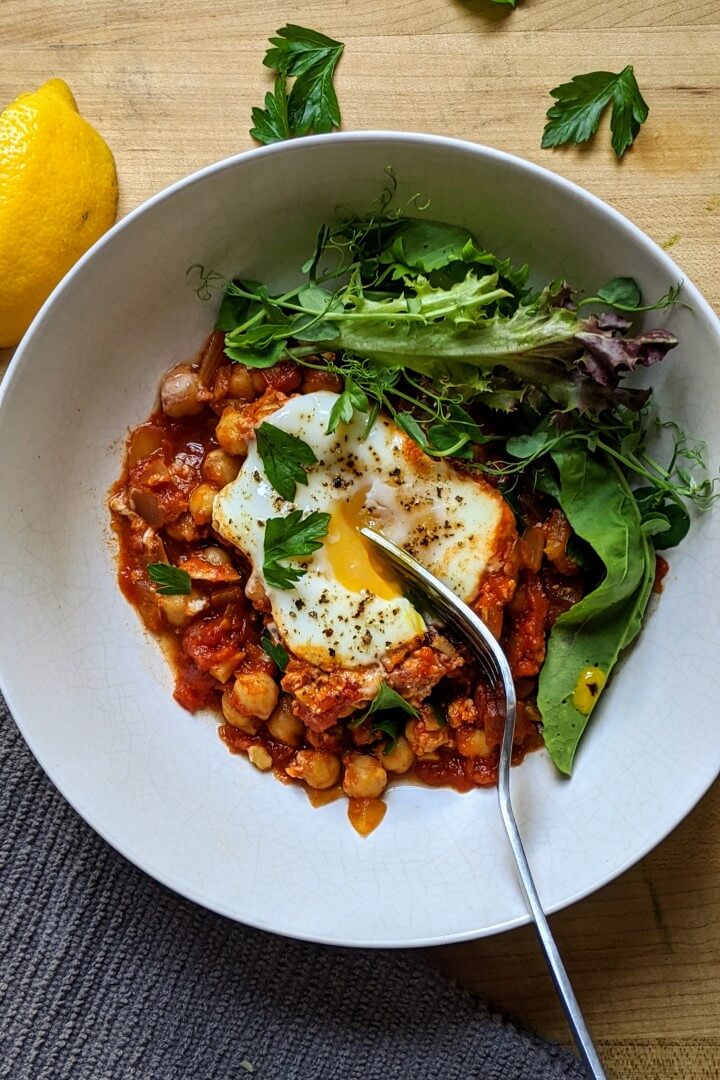 Easy Shakshuka With Chickpeas Walktoeat easy-shakshuka-with-chickpeas-walktoeat